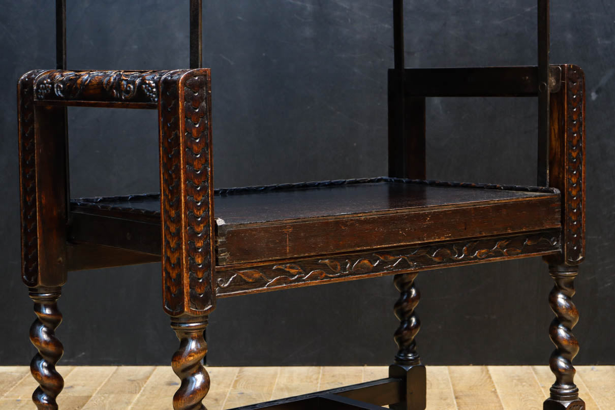 レリーフ彫刻で飾られたエレガントなワゴン　BB3256