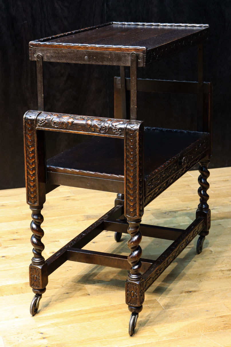 レリーフ彫刻で飾られたエレガントなワゴン　BB3256