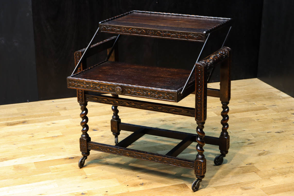 レリーフ彫刻で飾られたエレガントなワゴン　BB3256