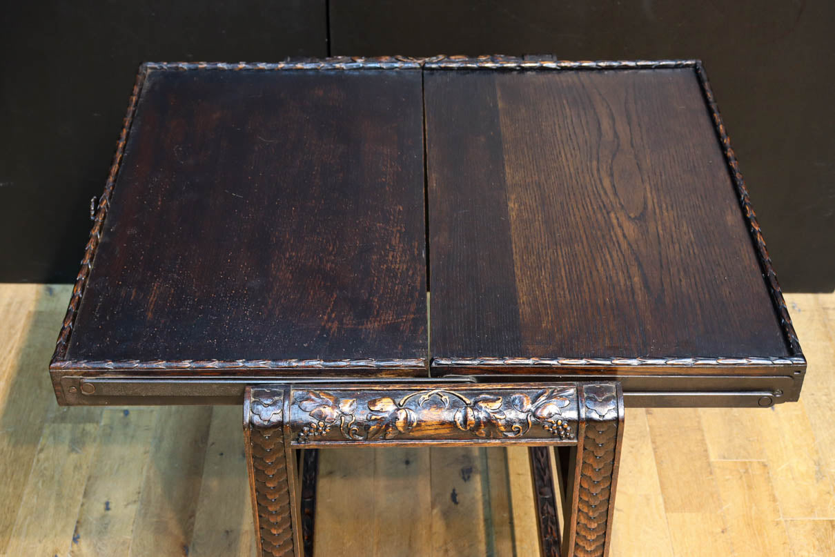 レリーフ彫刻で飾られたエレガントなワゴン　BB3256