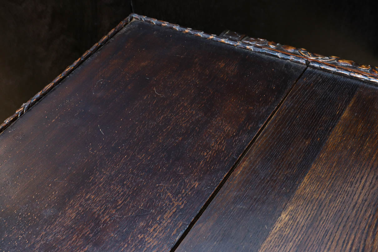 レリーフ彫刻で飾られたエレガントなワゴン　BB3256