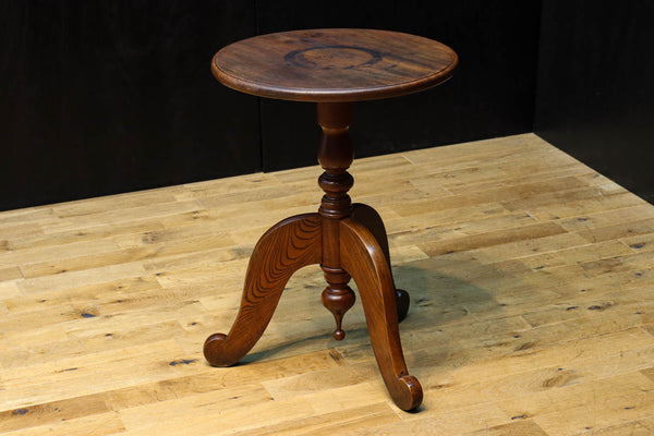 上品なデザインで落ち着きのあるコーヒーテーブル　BB3257