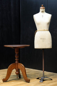 上品なデザインで落ち着きのあるコーヒーテーブル　BB3257