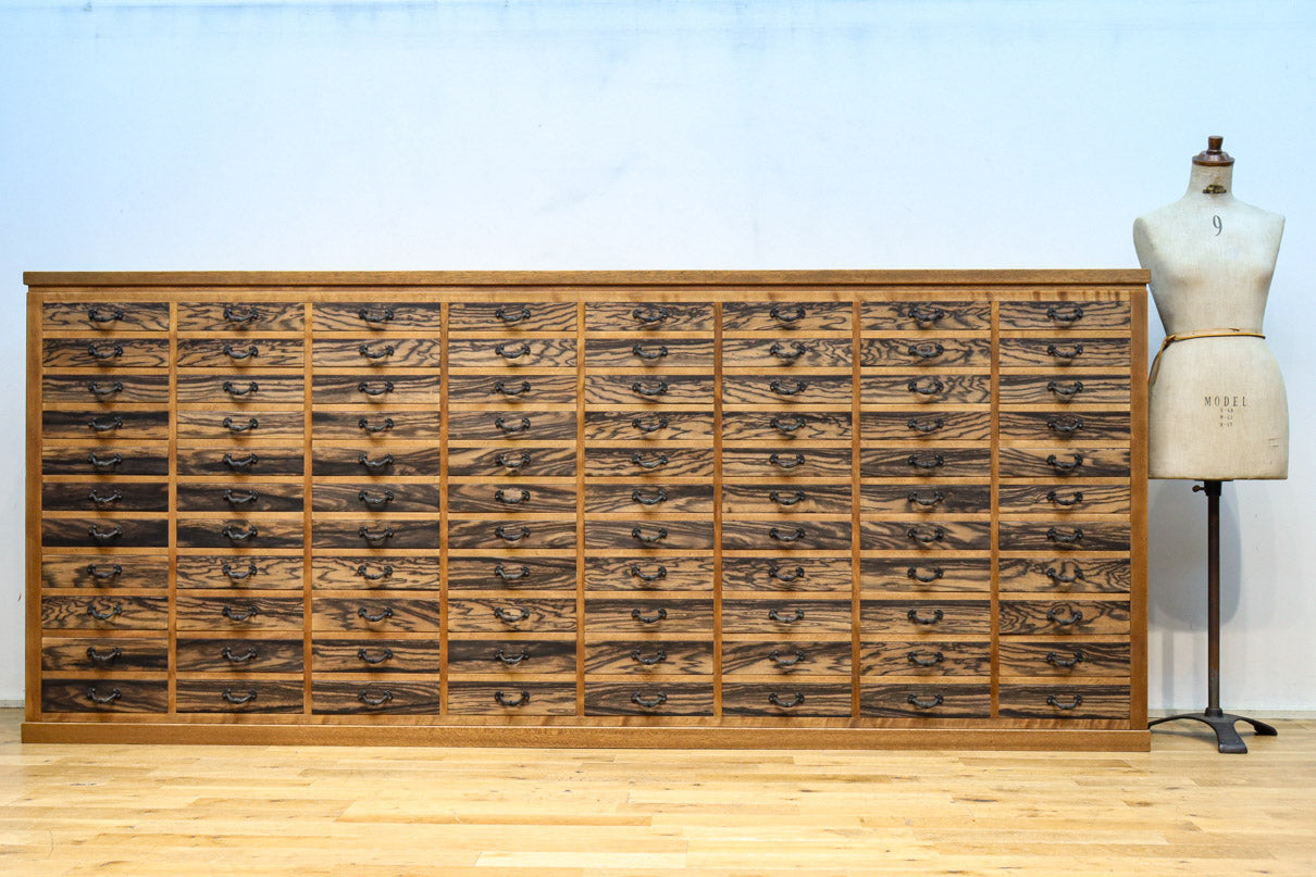 大珍品！！引き出し88杯を備えた黒柿の味わいが素敵な圧巻の大容量収納箪笥BB3258