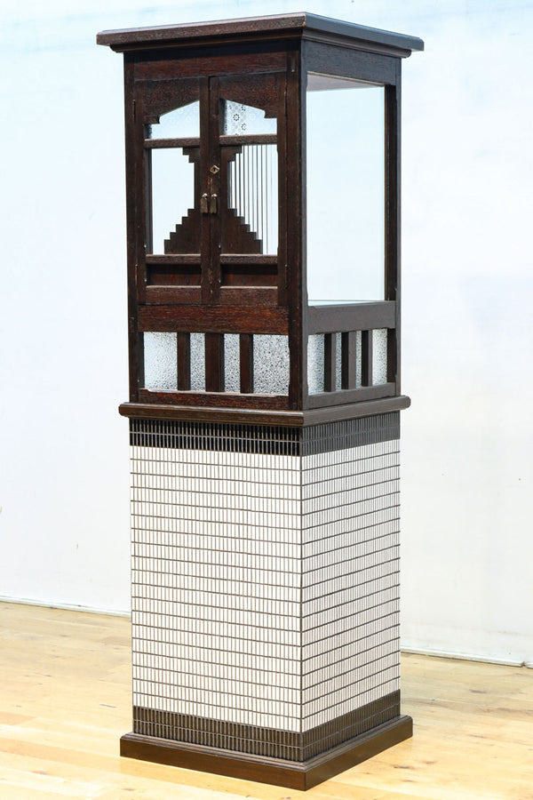 高さ1570ミリ!! ディスプレイが引き立つタイル細工のレトロ五面ガラスケース　BB3261