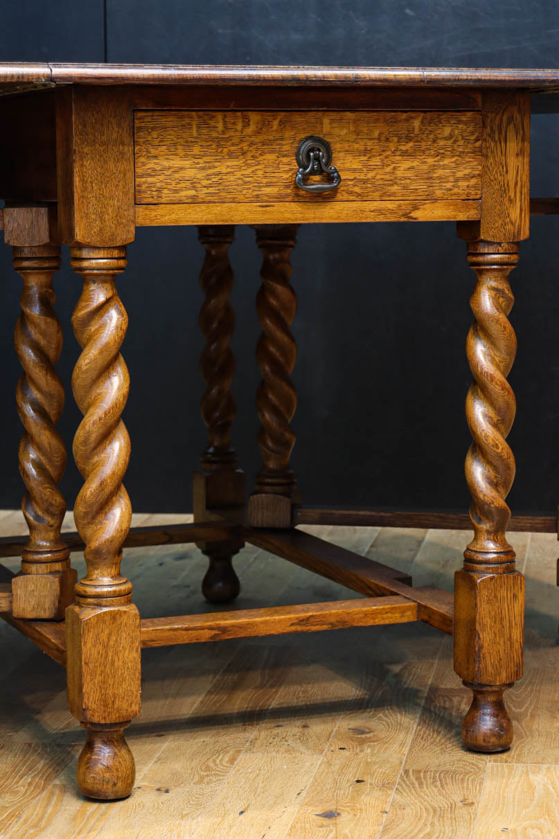 優美な杢目の上質感漂うツイストレッグのバタフライテーブル　BB3268