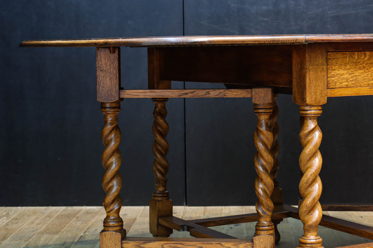 優美な杢目の上質感漂うツイストレッグのバタフライテーブル　BB3268