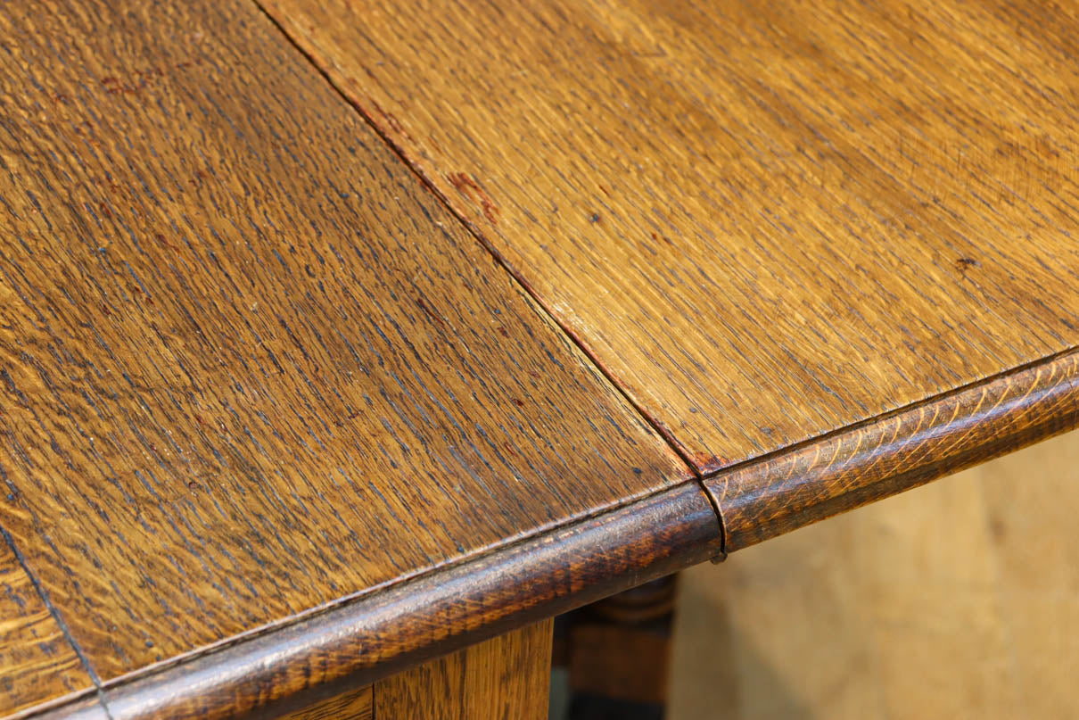 優美な杢目の上質感漂うツイストレッグのバタフライテーブル　BB3268