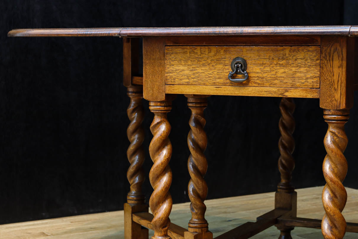 優美な杢目の上質感漂うツイストレッグのバタフライテーブル　BB3268