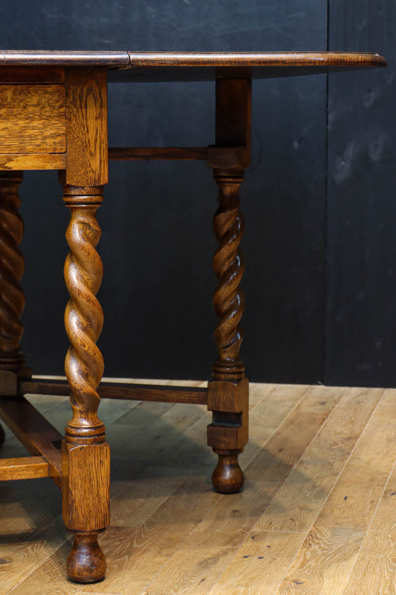 優美な杢目の上質感漂うツイストレッグのバタフライテーブル　BB3268