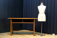 レトロな面持ちあるシンプルな作業台　BB3275