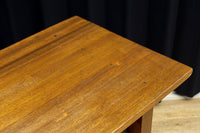 レトロな面持ちあるシンプルな作業台　BB3275