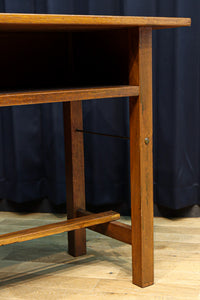 レトロな面持ちあるシンプルな作業台　BB3275