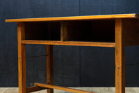 レトロな面持ちあるシンプルな作業台　BB3275