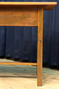 レトロな面持ちあるシンプルな作業台　BB3275