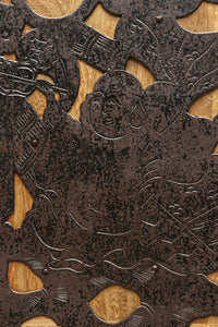 縁起の良い装飾金具に覆われたアイアンフレーム付き衣裳箪笥　BB3286