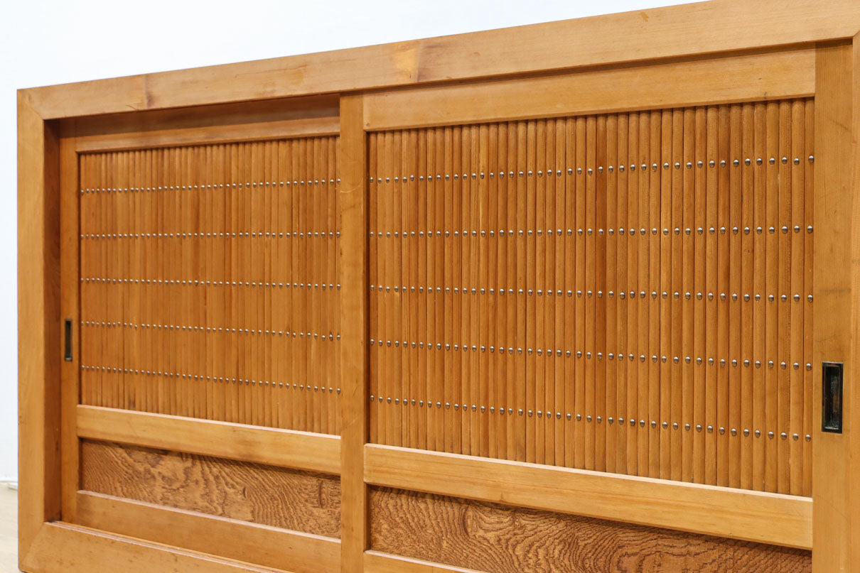 稀少！！繊細に丸く面取りされた格子が上品な木地近江水屋箪笥　BB3293