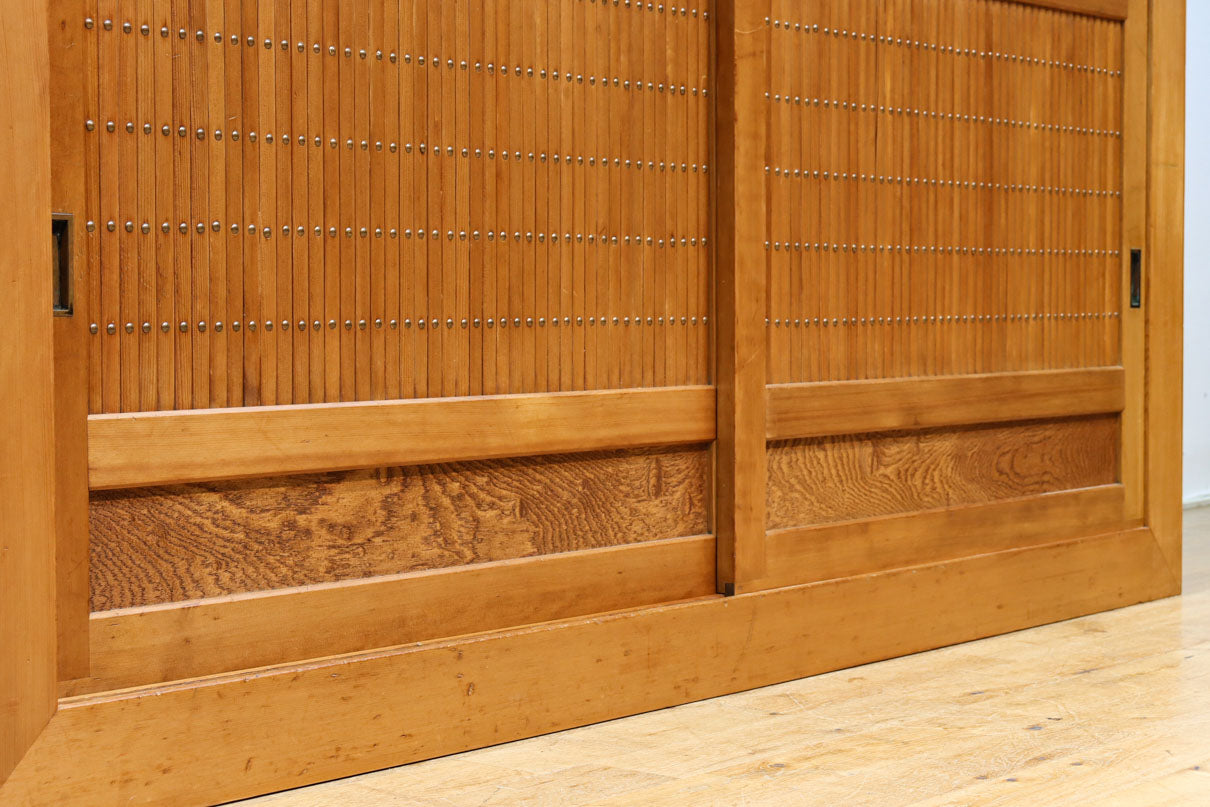 稀少！！繊細に丸く面取りされた格子が上品な木地近江水屋箪笥　BB3293