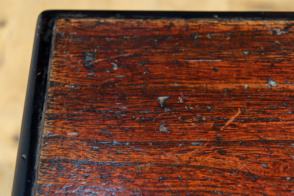 古色を帯びた貫録溢れる片開き戸の小引き出し　BB3298