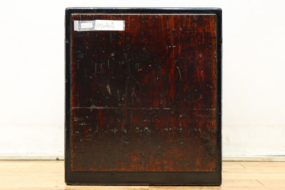 古色を帯びた貫録溢れる片開き戸の小引き出し　BB3298