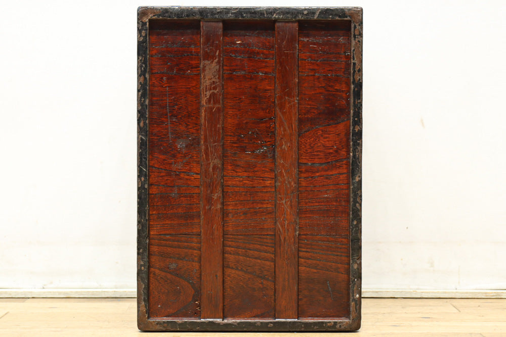 古色を帯びた貫録溢れる片開き戸の小引き出し　BB3298