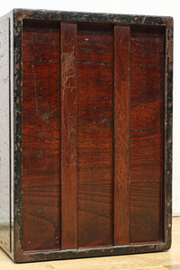 古色を帯びた貫録溢れる片開き戸の小引き出し　BB3298