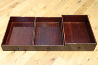 古色を帯びた貫録溢れる片開き戸の小引き出し　BB3298