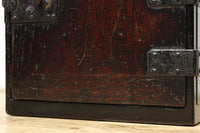 古色を帯びた貫録溢れる片開き戸の小引き出し　BB3298