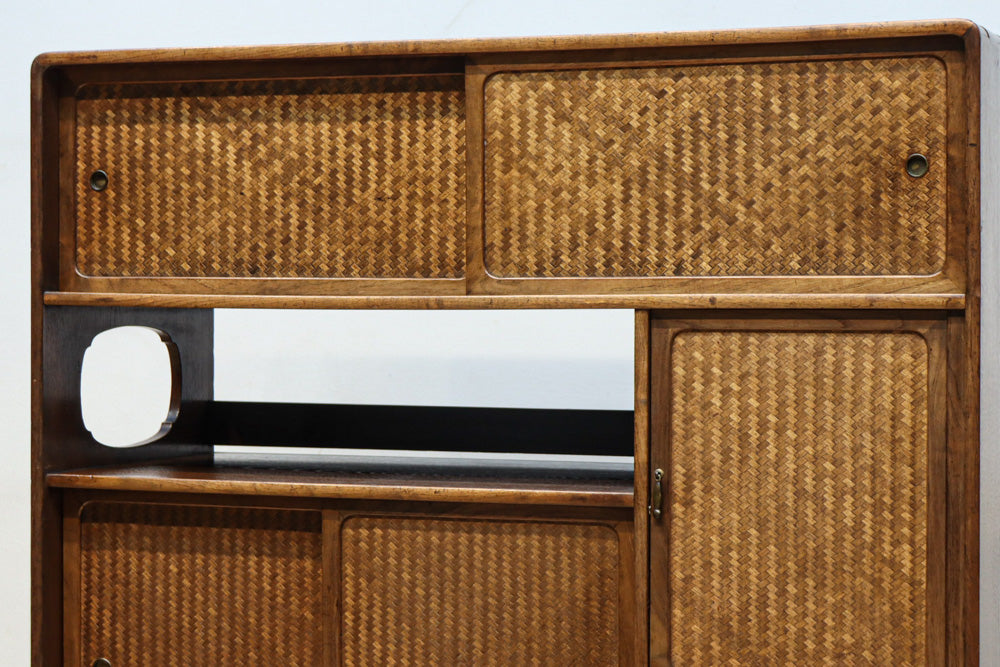 伝統的な網代編みの趣きを身近に感じられる茶箪笥　BB3299