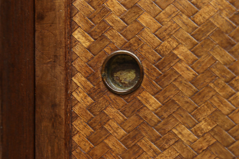 伝統的な網代編みの趣きを身近に感じられる茶箪笥　BB3299