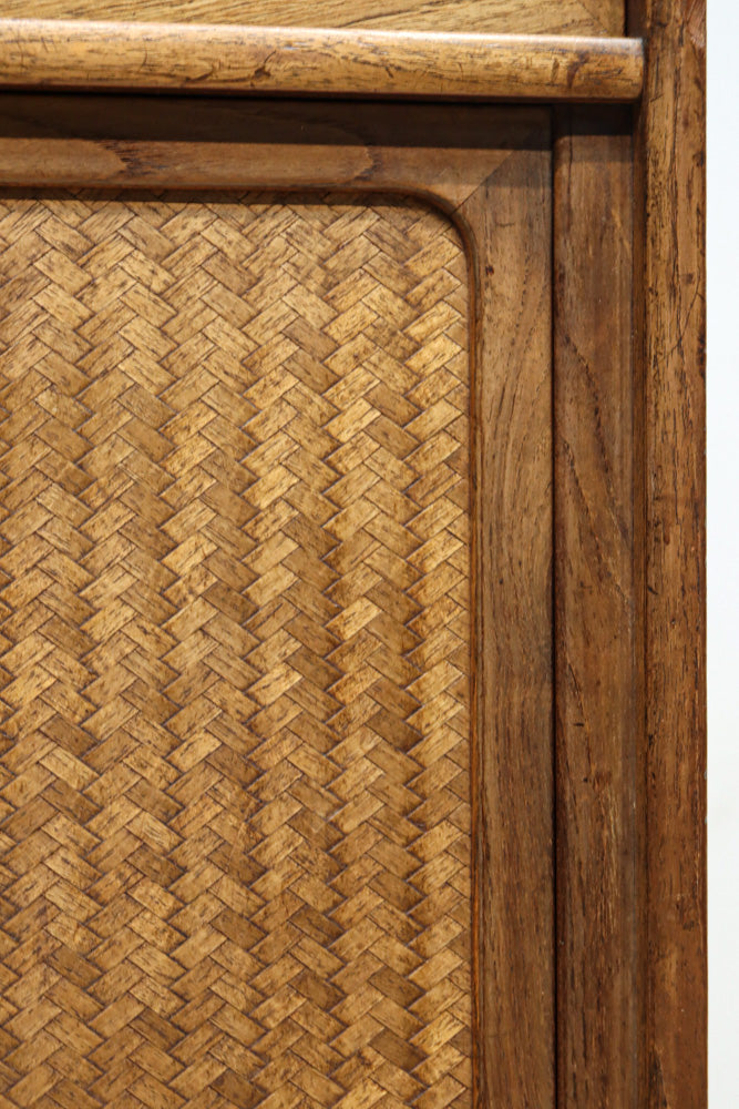 伝統的な網代編みの趣きを身近に感じられる茶箪笥　BB3299