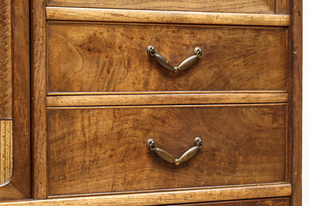 伝統的な網代編みの趣きを身近に感じられる茶箪笥　BB3299