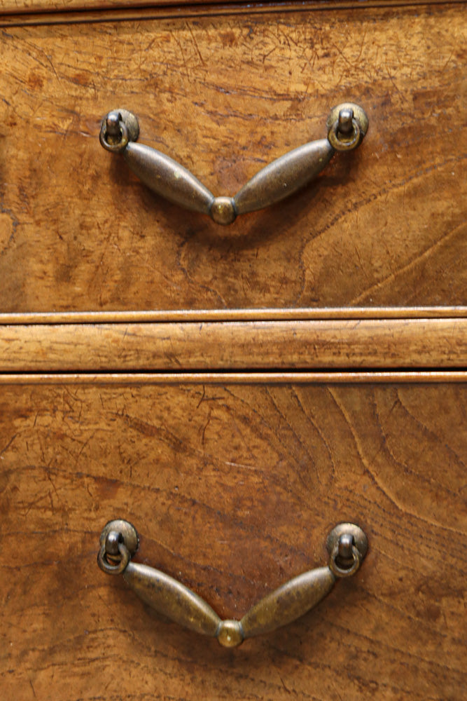 伝統的な網代編みの趣きを身近に感じられる茶箪笥　BB3299