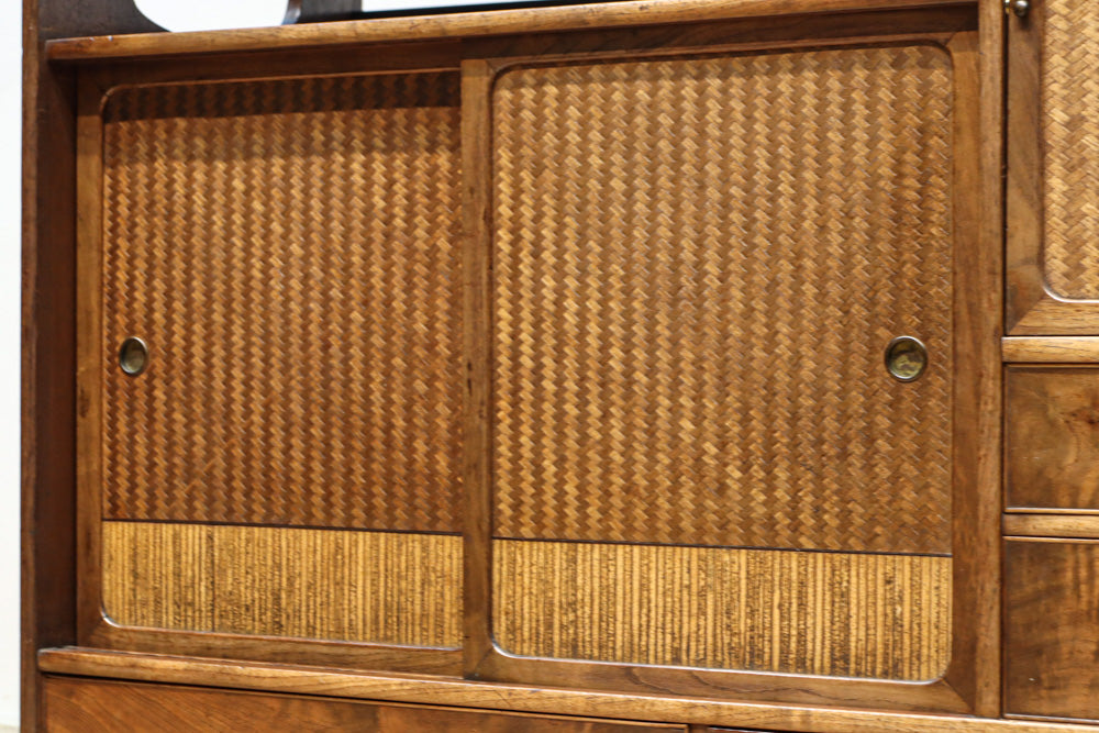 伝統的な網代編みの趣きを身近に感じられる茶箪笥　BB3299