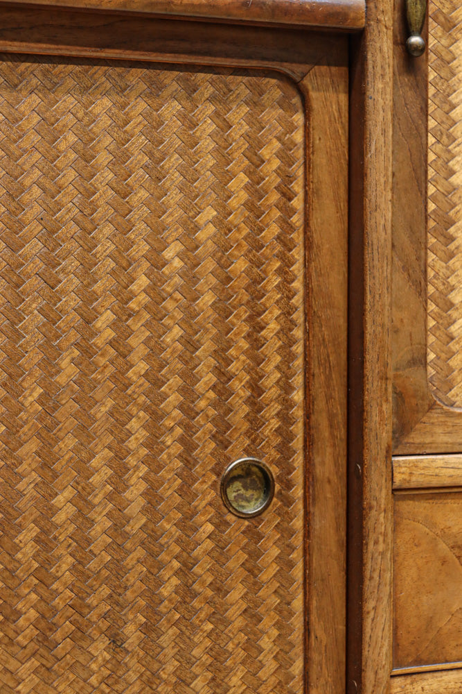 伝統的な網代編みの趣きを身近に感じられる茶箪笥　BB3299