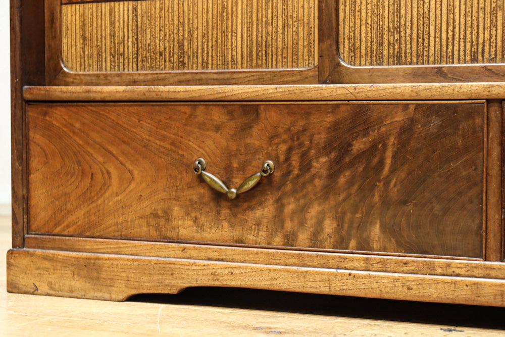 伝統的な網代編みの趣きを身近に感じられる茶箪笥　BB3299