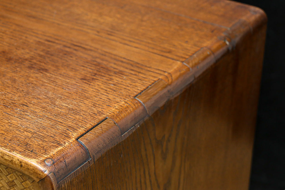 伝統的な網代編みの趣きを身近に感じられる茶箪笥　BB3299