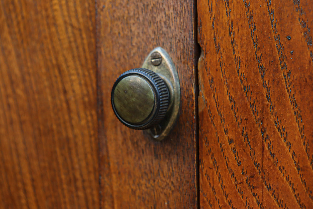 極上の杢目に艶やかな光沢が放つ上品な佇まいの階段箪笥　BB3300