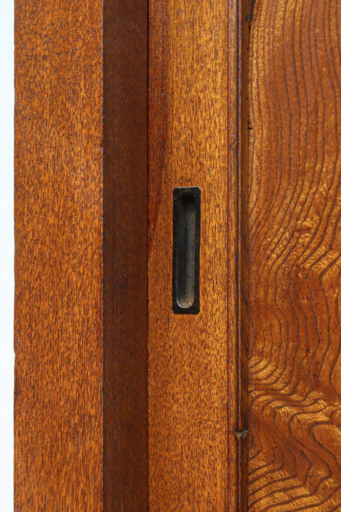 極上の杢目に艶やかな光沢が放つ上品な佇まいの階段箪笥　BB3300