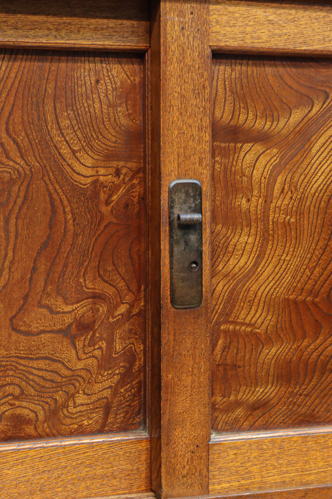 極上の杢目に艶やかな光沢が放つ上品な佇まいの階段箪笥　BB3300