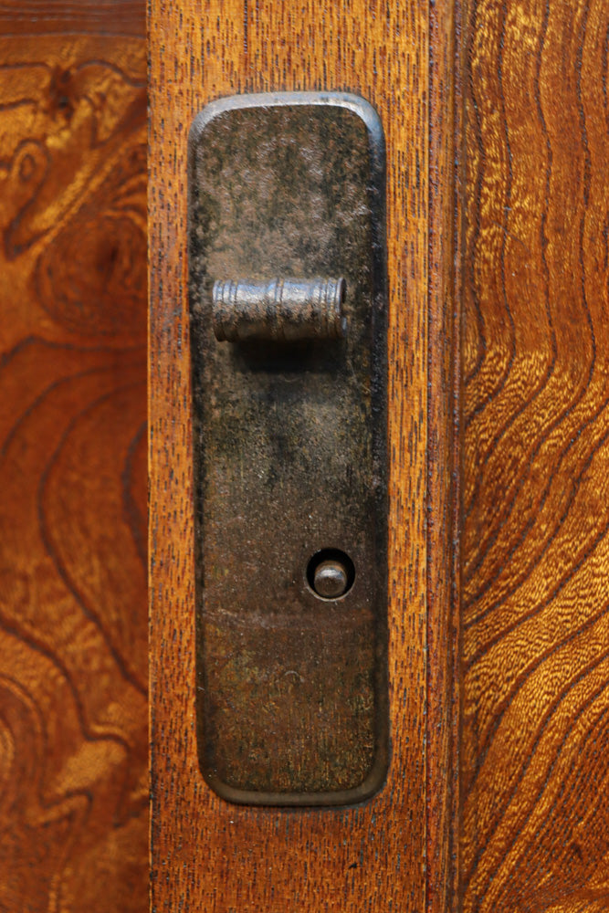 極上の杢目に艶やかな光沢が放つ上品な佇まいの階段箪笥　BB3300