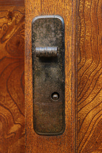 極上の杢目に艶やかな光沢が放つ上品な佇まいの階段箪笥　BB3300