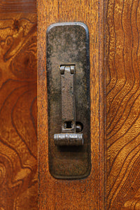 極上の杢目に艶やかな光沢が放つ上品な佇まいの階段箪笥　BB3300