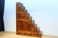 極上の杢目に艶やかな光沢が放つ上品な佇まいの階段箪笥　BB3300