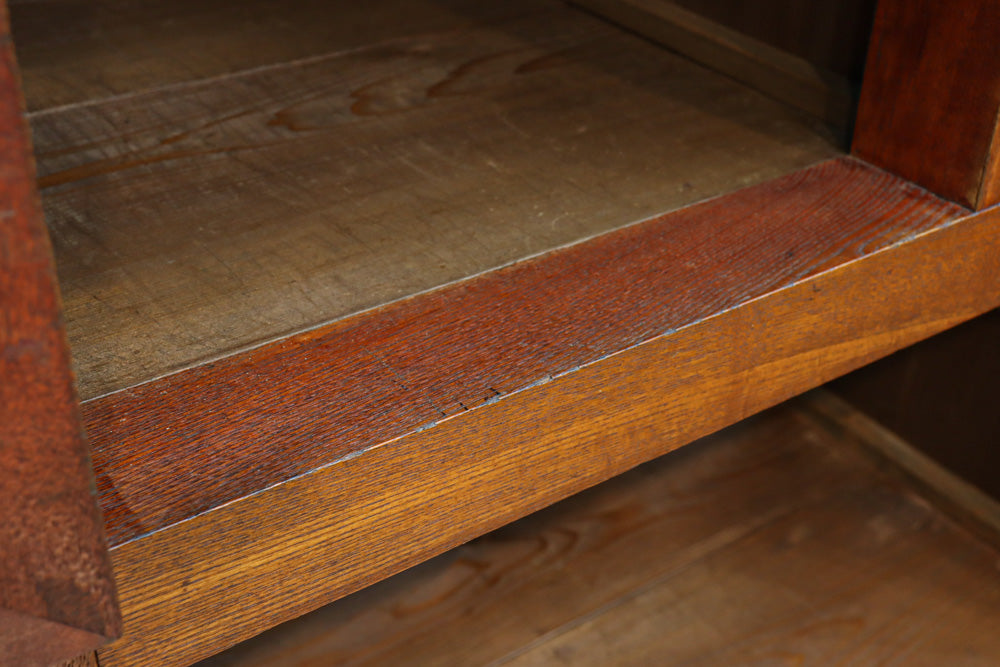 極上の杢目に艶やかな光沢が放つ上品な佇まいの階段箪笥　BB3300