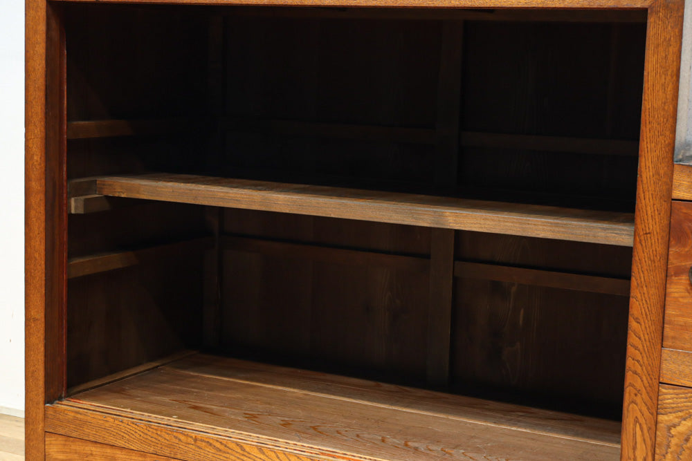 極上の杢目に艶やかな光沢が放つ上品な佇まいの階段箪笥　BB3300