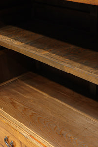 極上の杢目に艶やかな光沢が放つ上品な佇まいの階段箪笥　BB3300