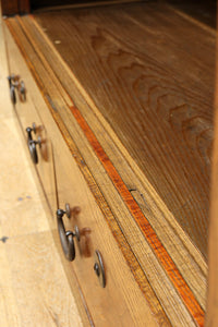 極上の杢目に艶やかな光沢が放つ上品な佇まいの階段箪笥　BB3300