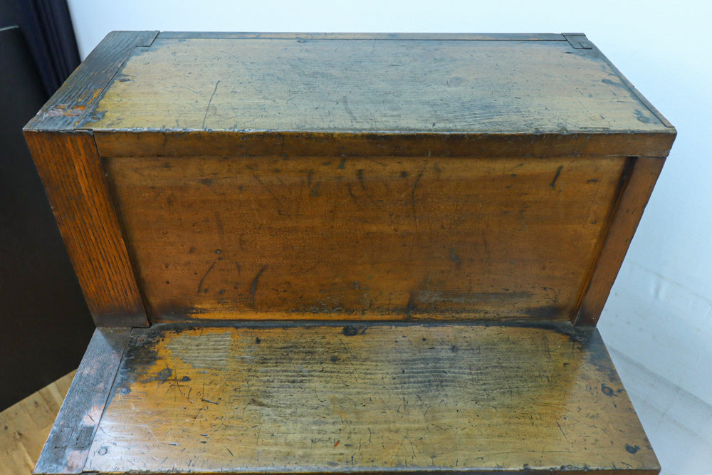 極上の杢目に艶やかな光沢が放つ上品な佇まいの階段箪笥　BB3300