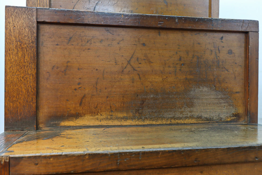 極上の杢目に艶やかな光沢が放つ上品な佇まいの階段箪笥　BB3300